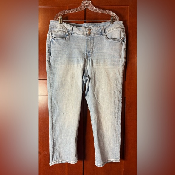 Wallflower Women's Light Blue Straight Leg Crop Jeans - Picture 4 of 6